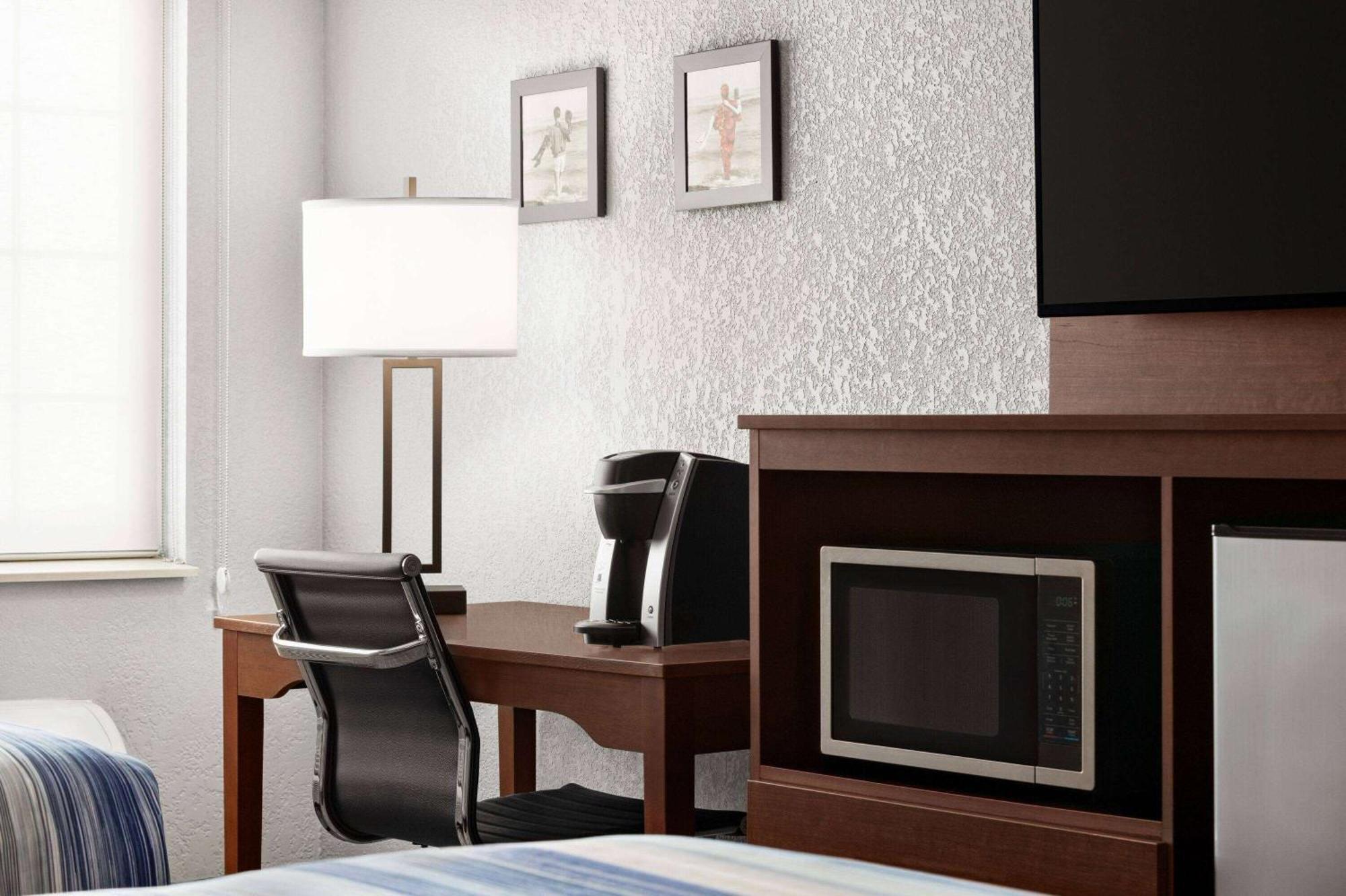 Americinn By Wyndham Williamsburg Eksteriør bilde