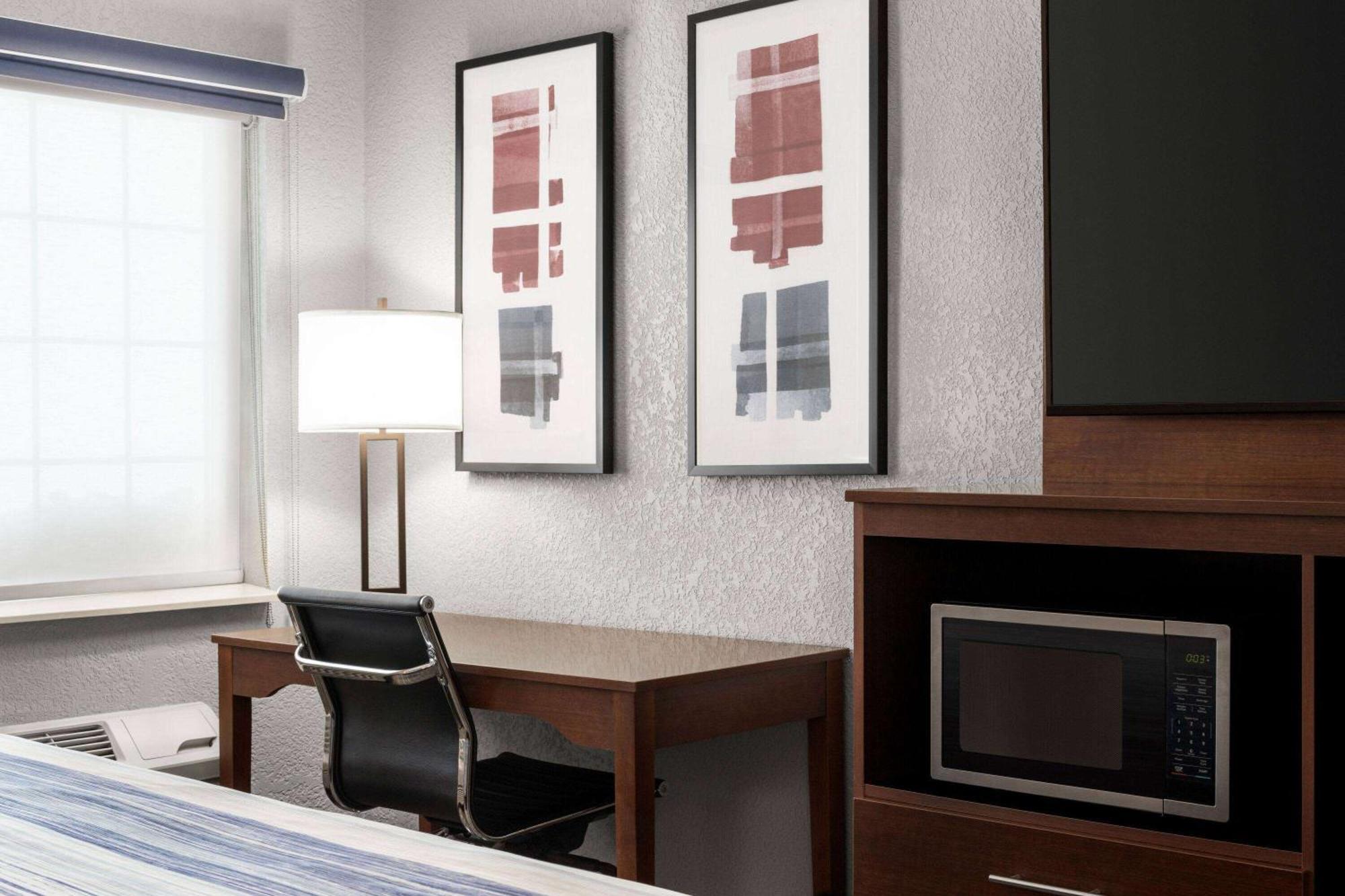 Americinn By Wyndham Williamsburg Eksteriør bilde